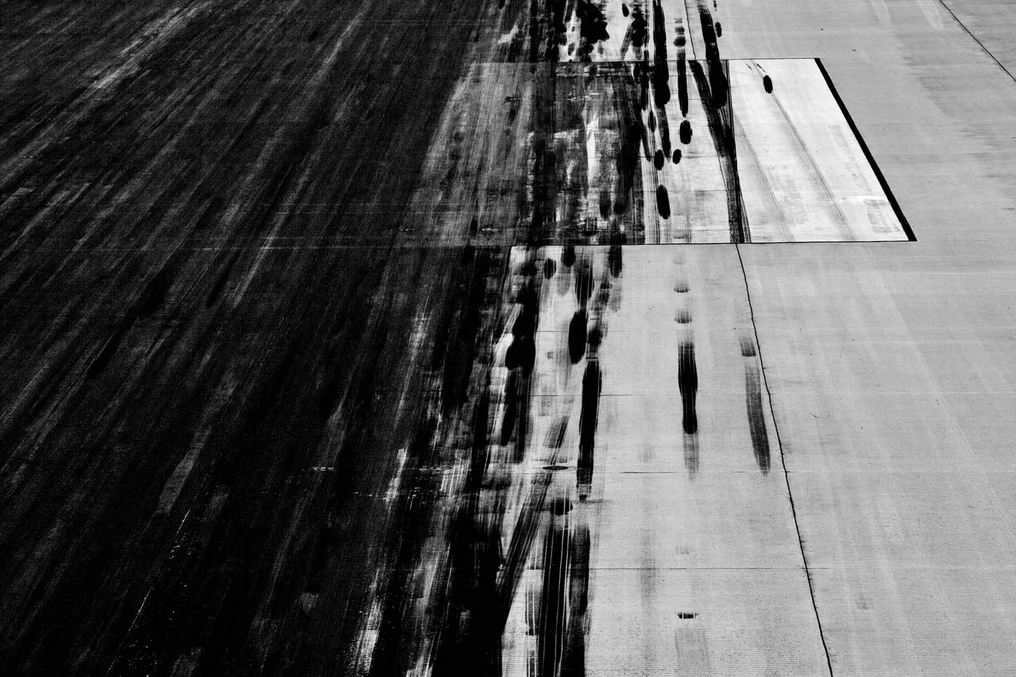 Tarmac - Yann Arthus-Bertrand