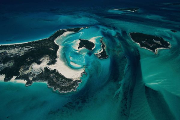 Islet and sea bed, Bahamas - Yann Arthus-Bertrand Photography