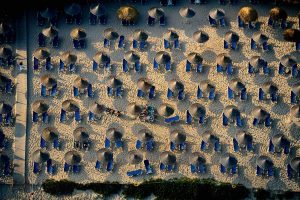 Parasols, Chypre - Yann Arthus-Bertrand Photo