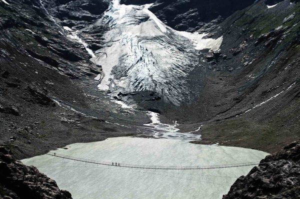 Lac glaciaire, Suisse - Yann Arthus-Bertrand Photo