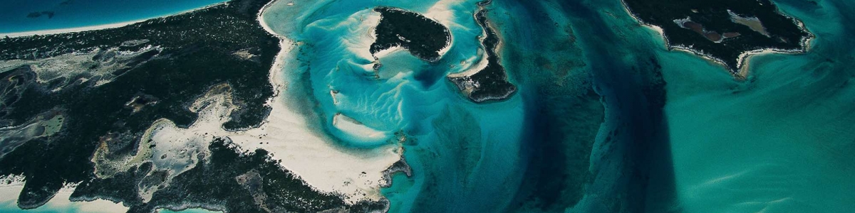 Islet and sea bed, Bahamas – Yann Arthus-Bertrand Photography