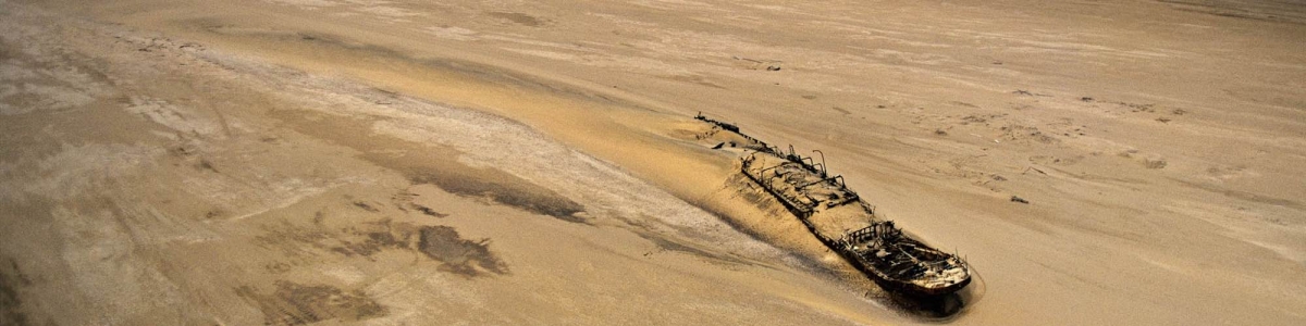 Bateau de Edouard Bohlen, Namibie – Yann Arthus-Bertrand Photo